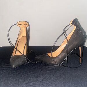 Black pumps